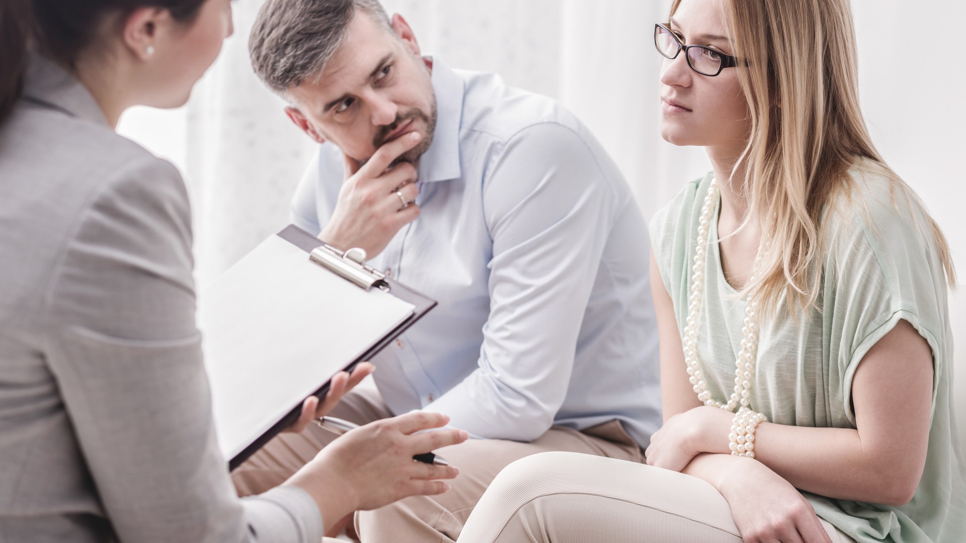 Divorce Mediation In Surrey vs Solicitors Which Is Right For You